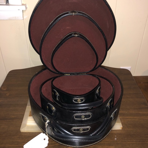 SOLD 1950’s Vintage Suitcase Set SOLD - Picture 9 of 11